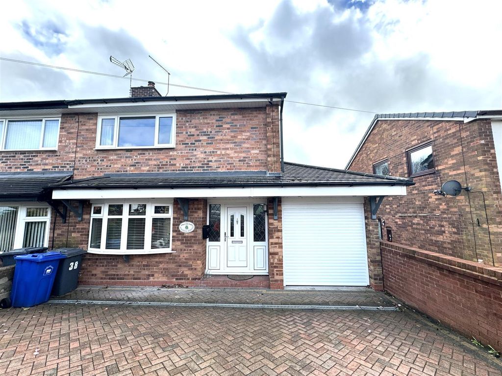 3 bed property to rent in Windmill Avenue, Kidsgrove, StokeOnTrent