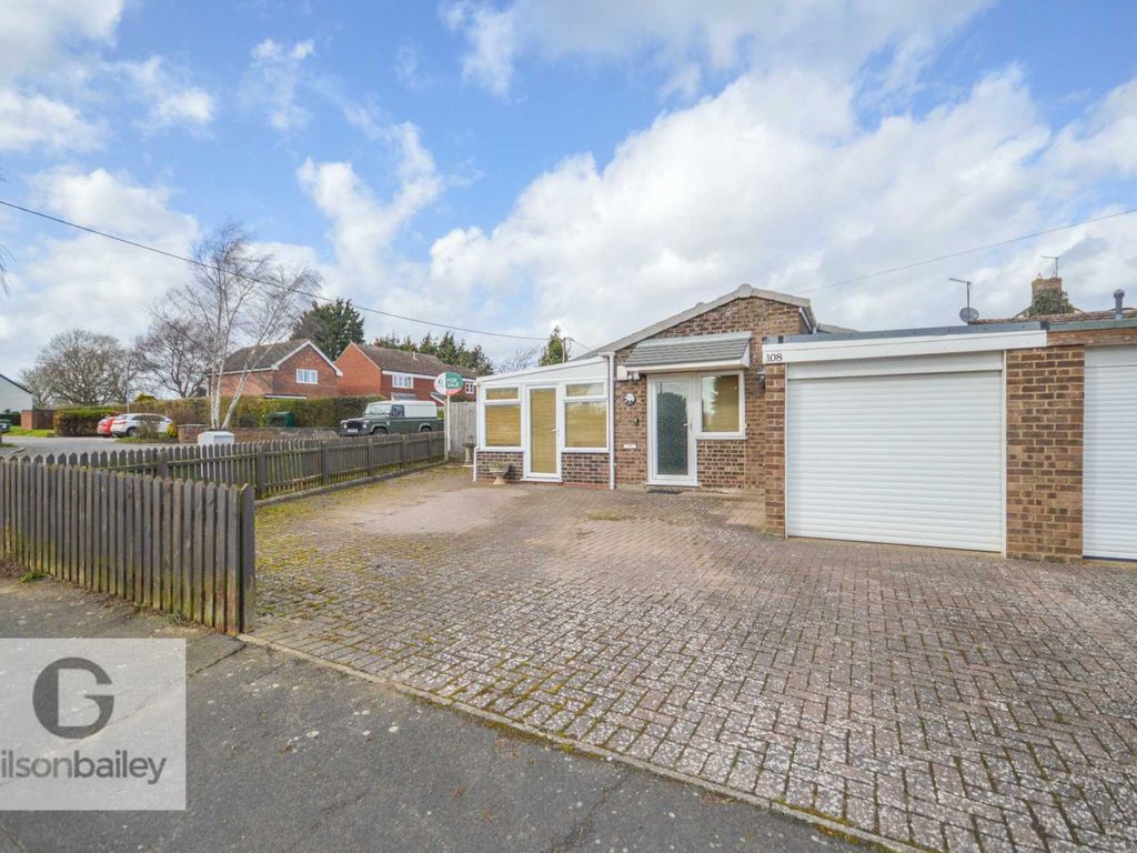 3 bed detached bungalow for sale in St Laurence Avenue, Brundall NR13