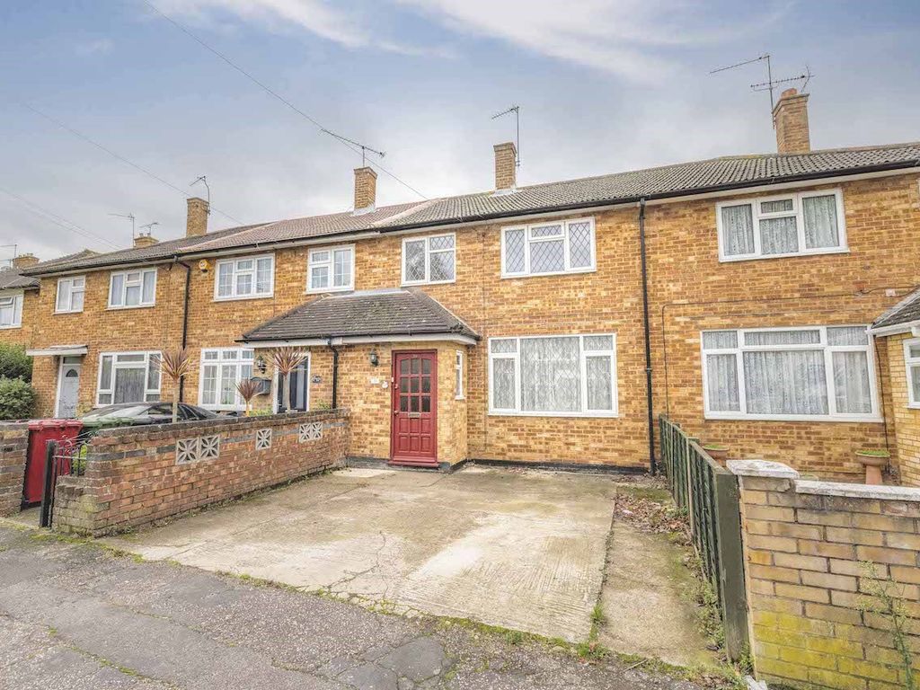 2 bed terraced house for sale in Goodwin Road, Slough SL2 Zoopla