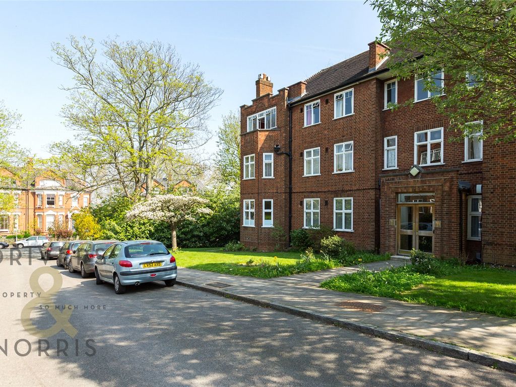 3 bed flat to rent in Oakfield Court, Haslemere Road, Crouch End