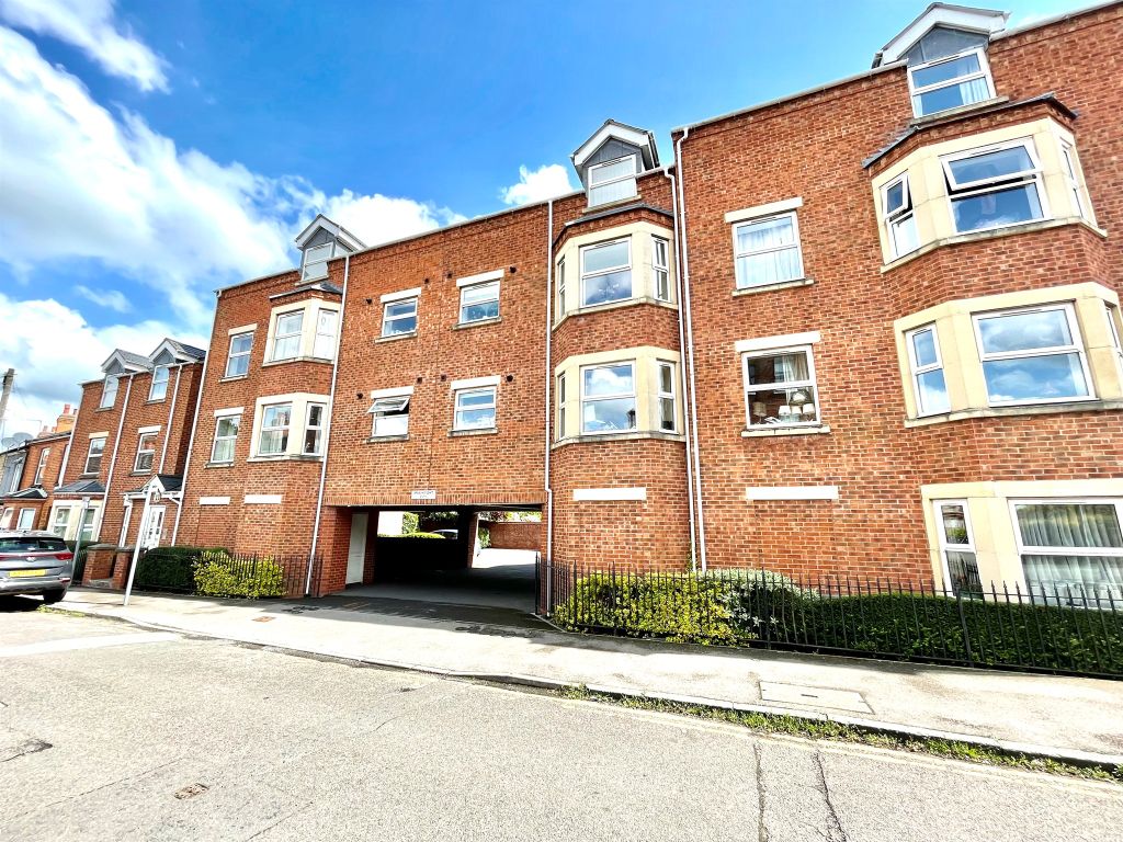 2 bed flat for sale in King Edward Road, Rugby CV21 Zoopla