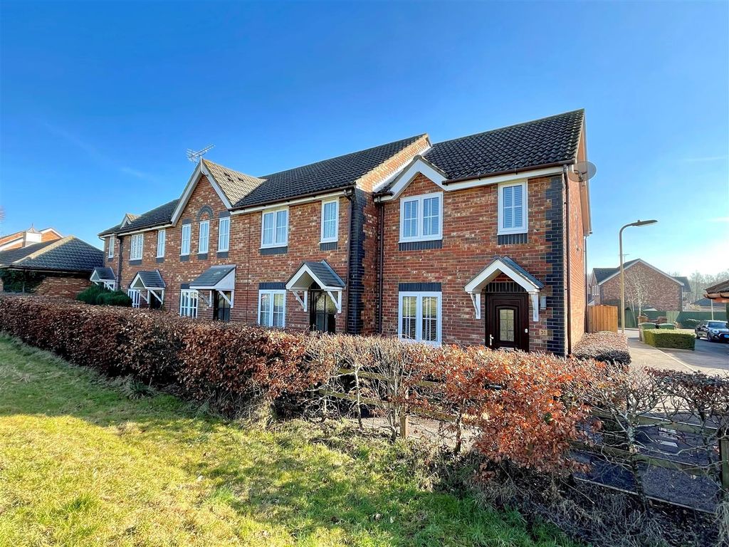 2 bed end terrace house for sale in Rosemary Gardens, Whiteley, Fareham