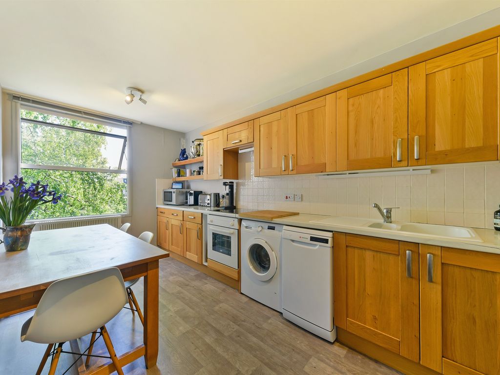 3 bed flat for sale in Grant Road, London SW11, £475,000 Zoopla