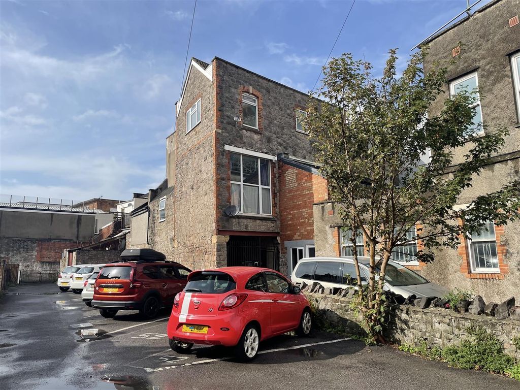1 bed flat for sale in Waterloo Street, WestonSuperMare BS23, £82,500