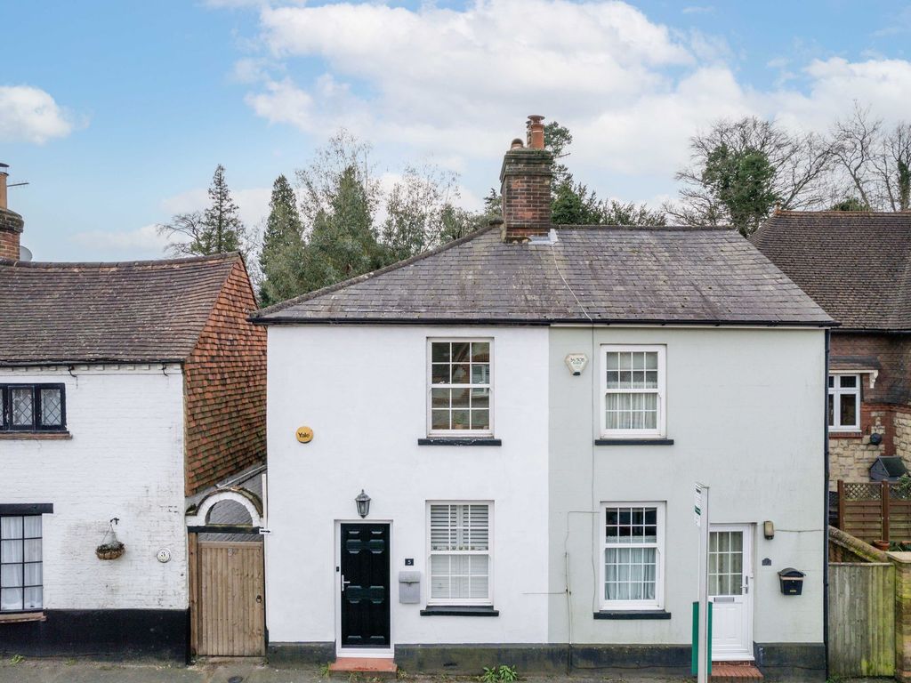 3 bed semidetached house for sale in High Street, Nutfield RH1, £