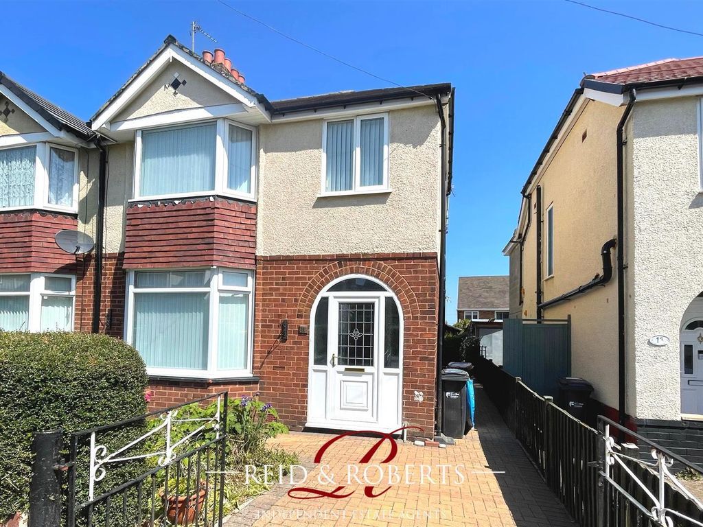 3 bed semidetached house for sale in Second Avenue, Flint CH6, £
