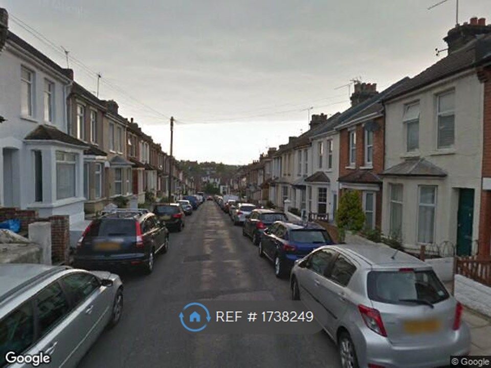 3 bed terraced house to rent in Cecil Road, Rochester ME1 Zoopla