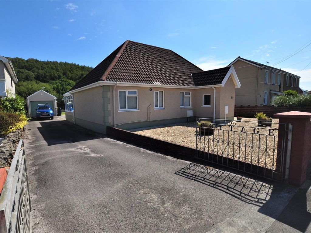 3 bed detached bungalow for sale in Lando Road, Pembrey, Burry Port