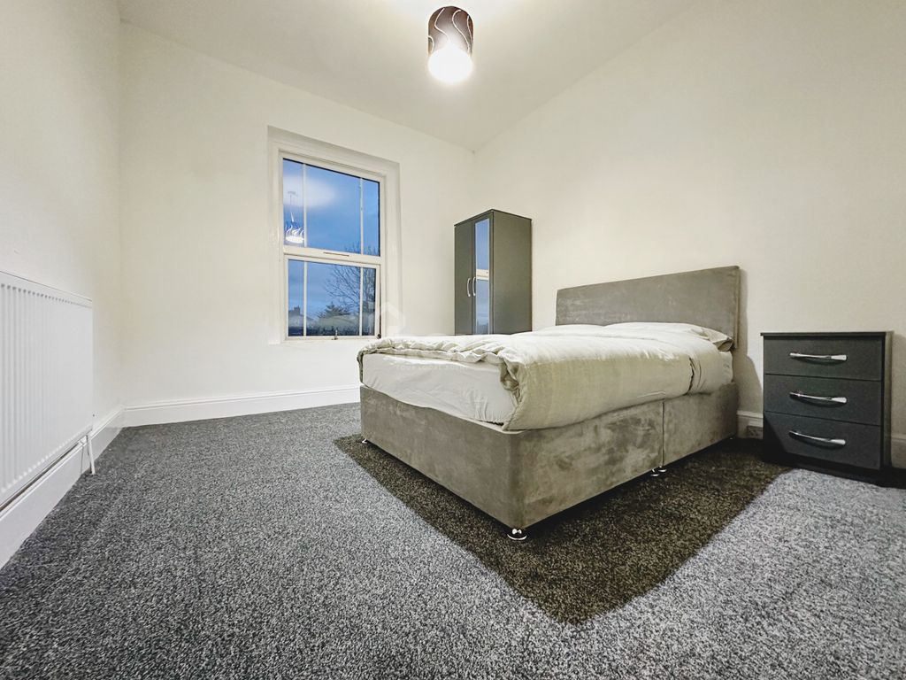 Room to rent in Station Road, Stechford, Birmingham B33 Zoopla