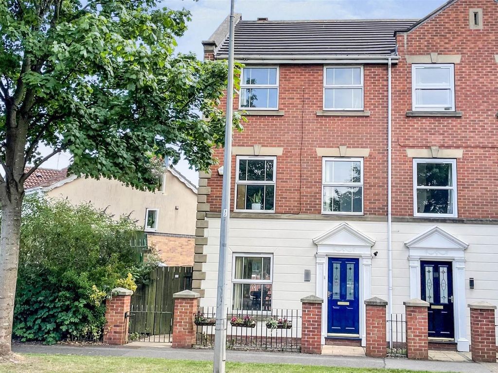 3 bed mews house for sale in Galleon Court, Hull HU9 Zoopla