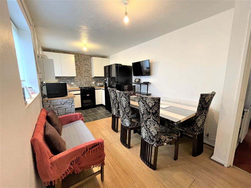 3 bed property to rent in Trinity Hall Close, Watford WD24 Zoopla