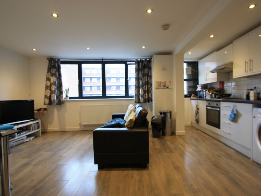 2 bed flat to rent in Walworth Road, London SE17, £1,750 pcm Zoopla