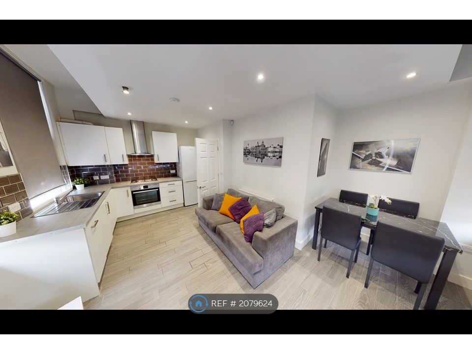 1 bed flat to rent in Gladstone Street, Woolton, Liverpool L25, £725