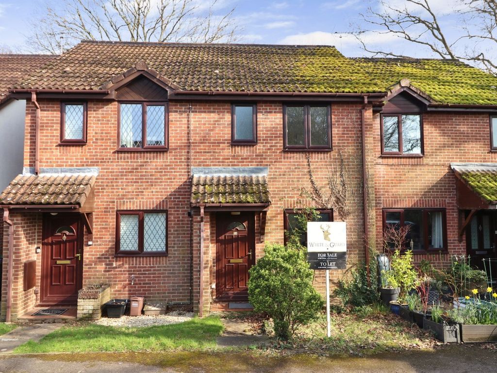 2 bed terraced house for sale in Stirling Crescent, Hedge End SO30, £