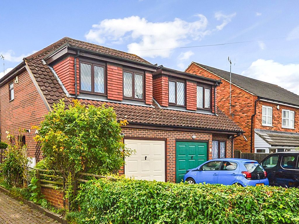 3 bed detached house for sale in Lovers Walk, Dunstable, Bedfordshire LU5 Zoopla