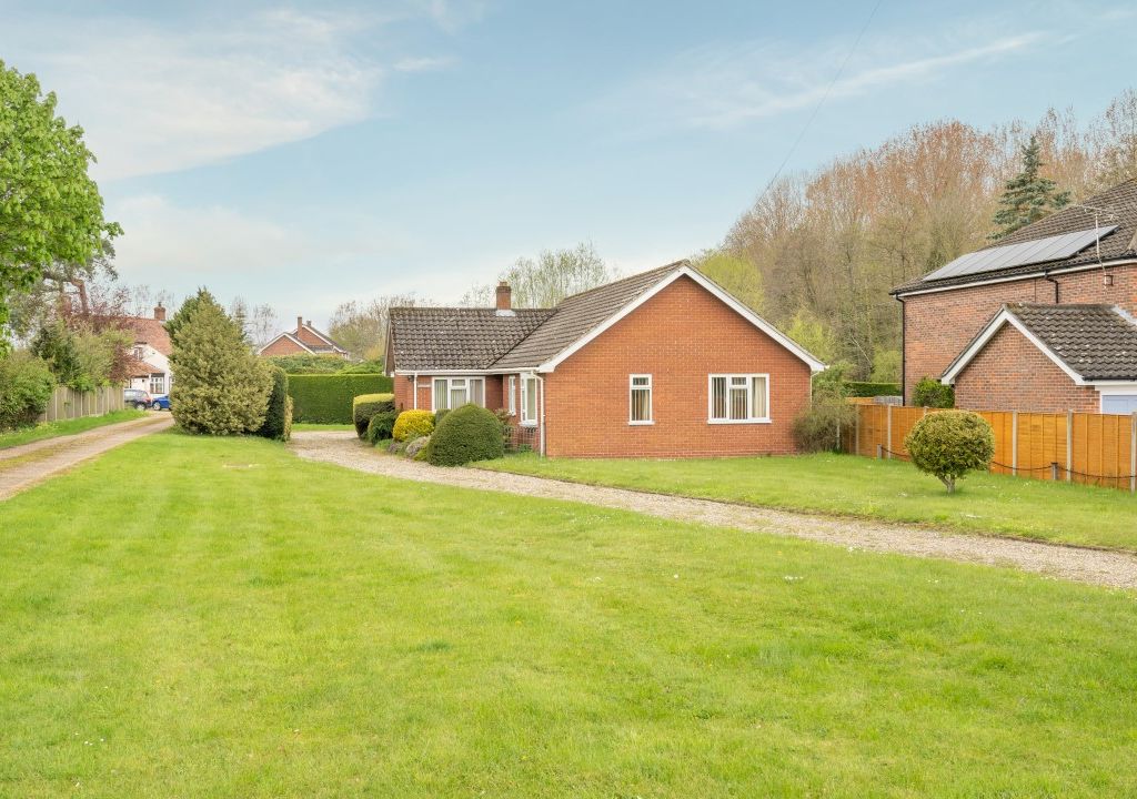 3 bed detached bungalow for sale in High Street, Wicklewood, Wymondham NR18, £425,000 Zoopla