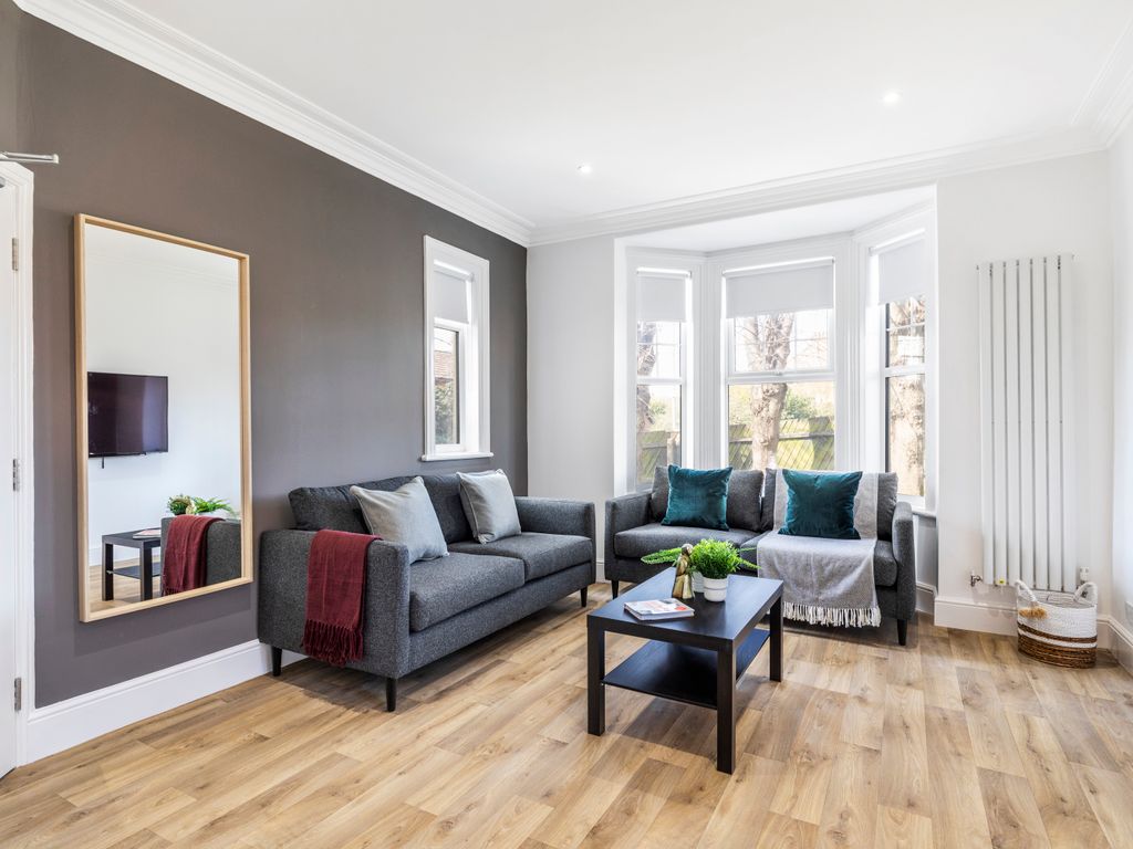 6 bed end terrace house to rent in Yarborough Road, Lincoln LN1, £460