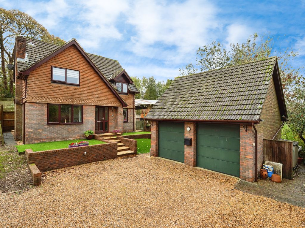 4 bed detached house for sale in The Martletts, Vicarage Lane, Burwash Common, Etchingham TN19