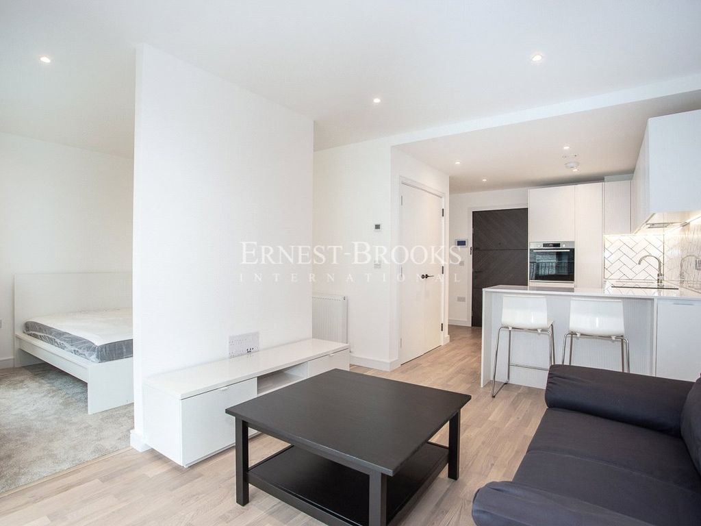 Studio to rent in Arber House, 2 Greenleaf Walk, Southall UB1, £1,650