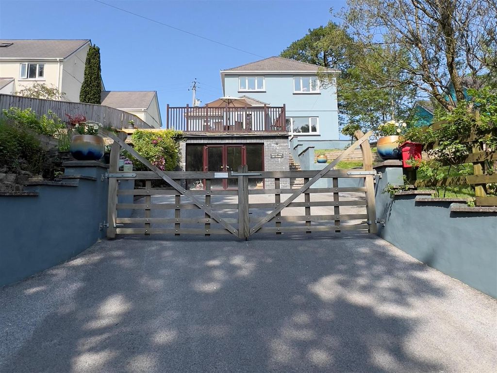 3 bed detached house for sale in Llandeilo SA19, £399,950 Zoopla