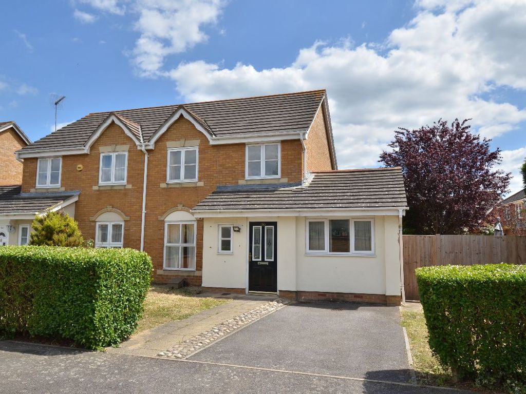 4 bed semidetached house to rent in Knightswood Road, Rainham RM13