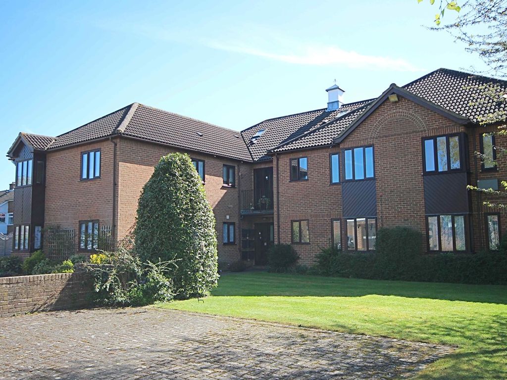 2 bed flat to rent in Spinney Court, The Orchards, Sawbridgeworth CM21