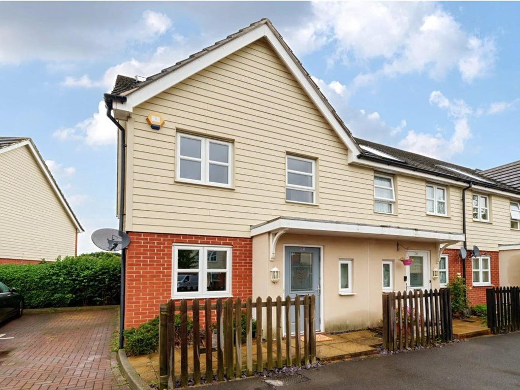 3 bed end terrace house for sale in Frimley Drive, Cippenham, Slough