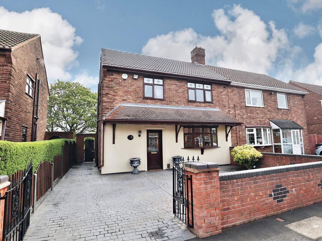 3 Bed Semi Detached House For Sale In Peter Avenue Bilston Wv14 Zoopla 3 Bed Semi Detached House For Sale In Peter Avenue Bilston Wv14 Zoopla