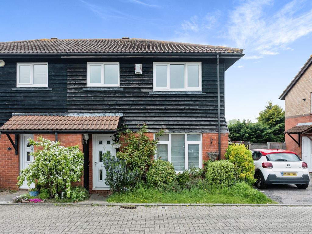 3 bed semidetached house for sale in Kemble Court, Downhead Park