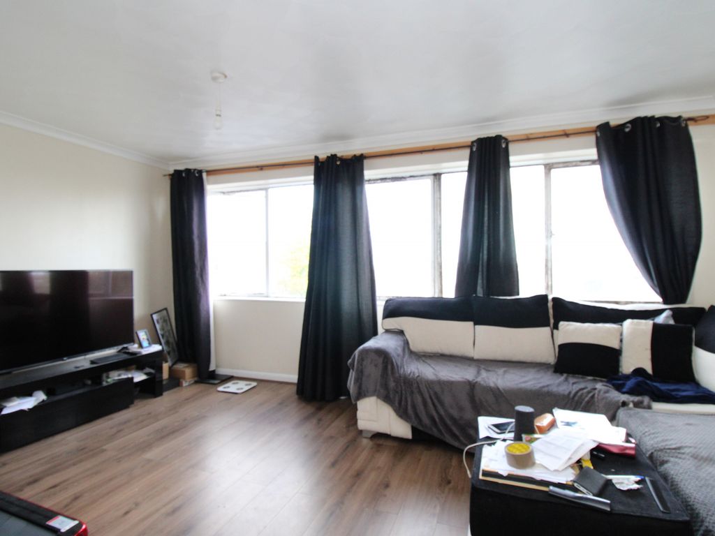 3 bed flat to rent in Dallow Road, Luton, Bedfordshire LU1 Zoopla