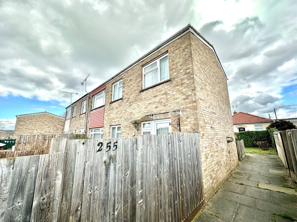 3 bed semidetached house for sale in Crawley Close, Corringham