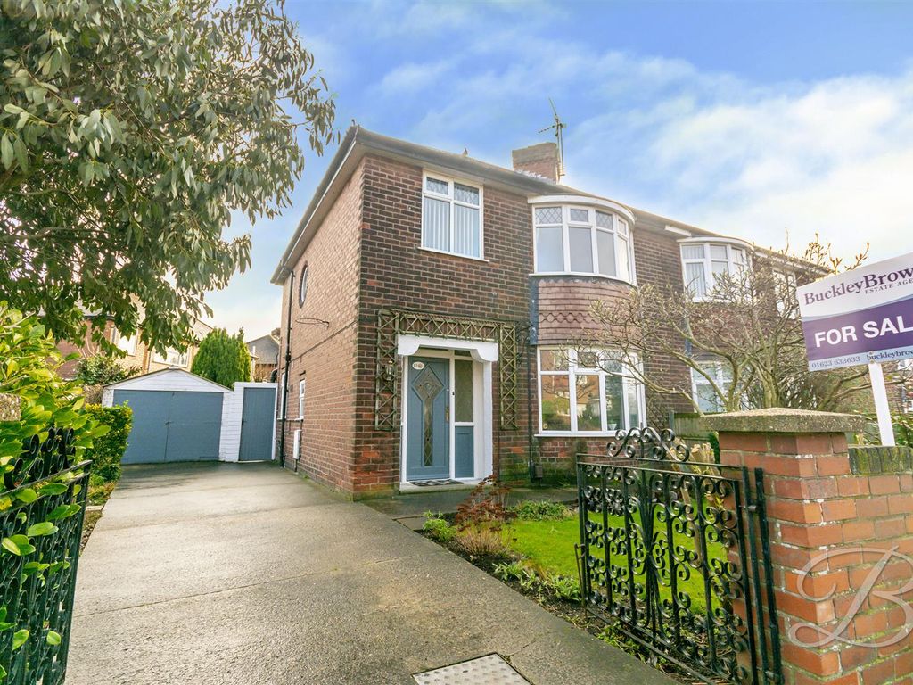 3 bed semidetached house for sale in Matlock Avenue, Mansfield NG18