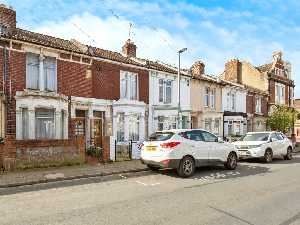 3 bed terraced house for sale in Queens Road, Portsmouth PO2, £150,000