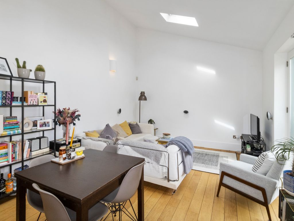 Prices Mews London N1  