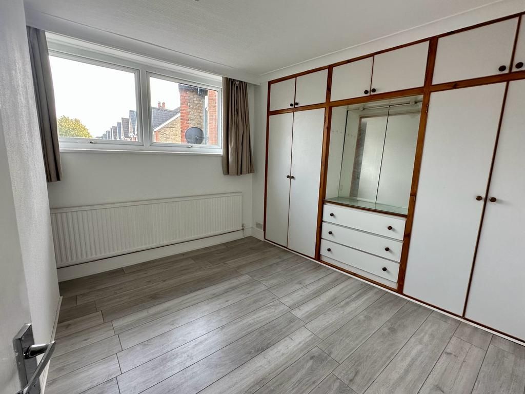 1 bed flat for sale in Gordon Avenue, Twickenham TW1, £320,000 Zoopla