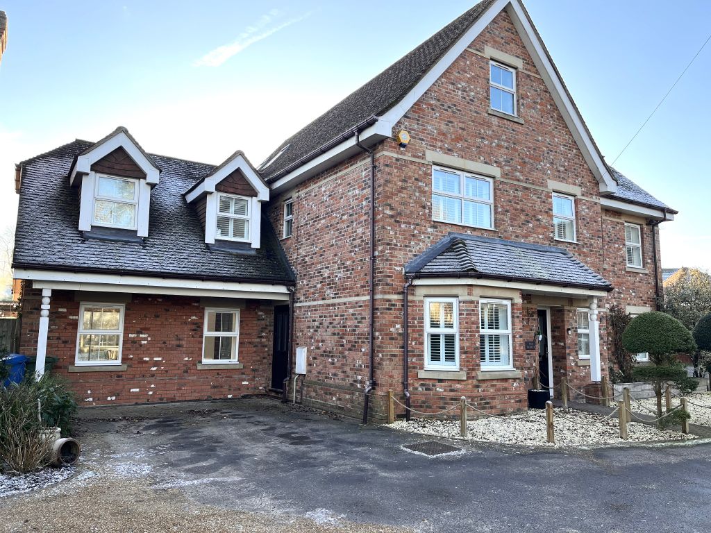 6 bed detached house for sale in Popeswood Road, Binfield, Berkshire