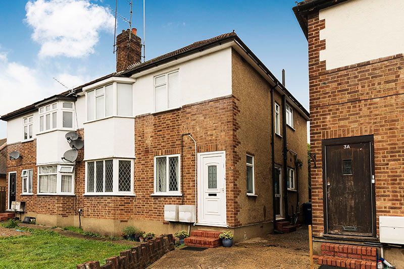 2 bed to rent in St Marks Close, EN5, £1,750 pcm Zoopla