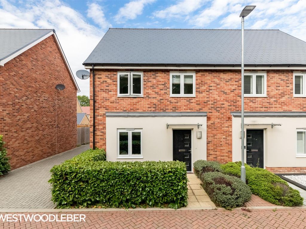 3 bed semidetached house for sale in Taylor Close, Harlow CM20, £
