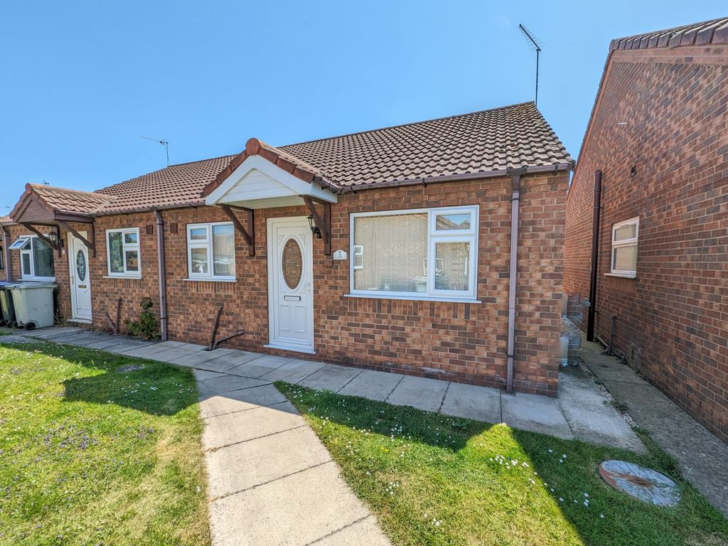 2 bed bungalow for sale in Brian Avenue, Skegness PE25, £135,000 Zoopla
