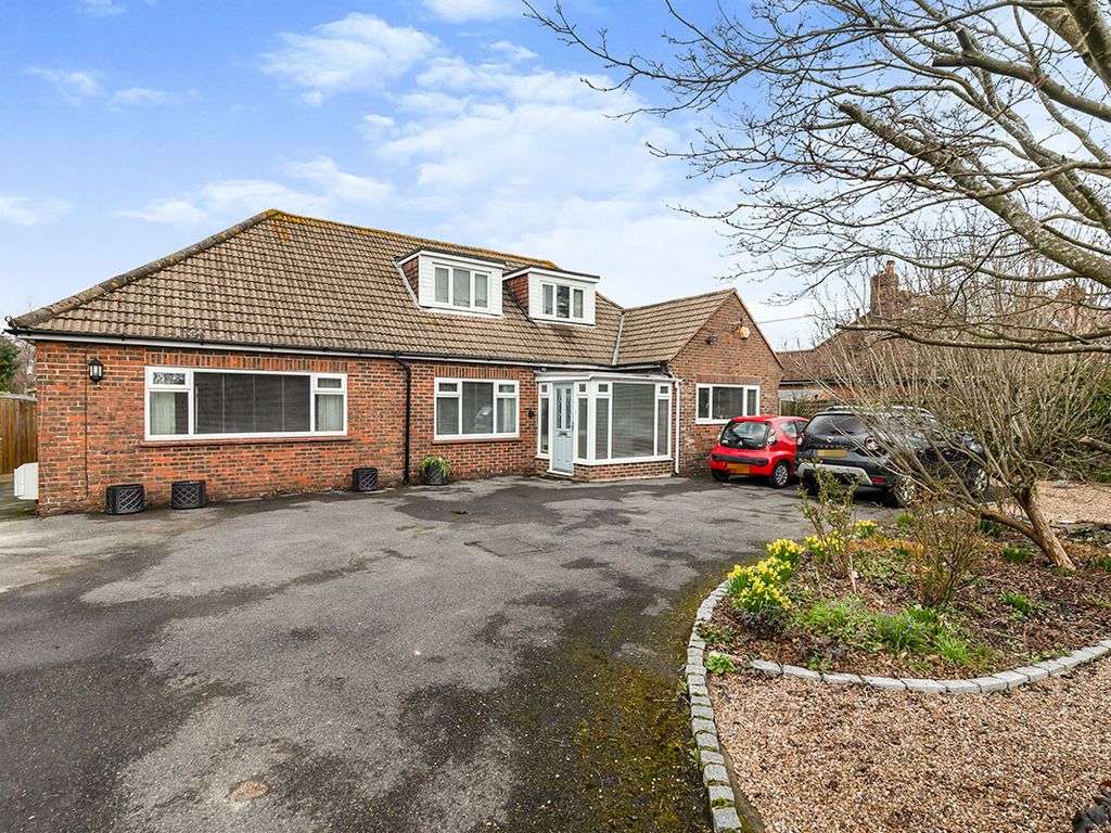 1 bed bungalow to rent in Main Road, Icklesham, Winchelsea, East Sussex