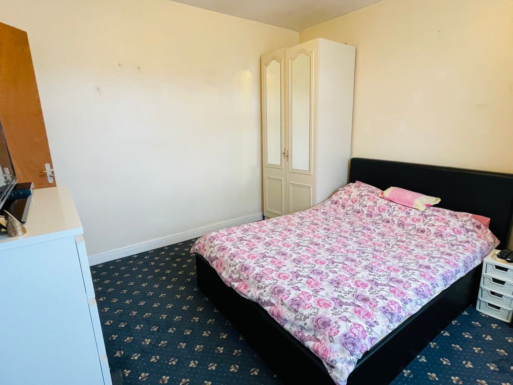 Room to rent in Byron Avenue, Kingsbury / London NW9 Zoopla