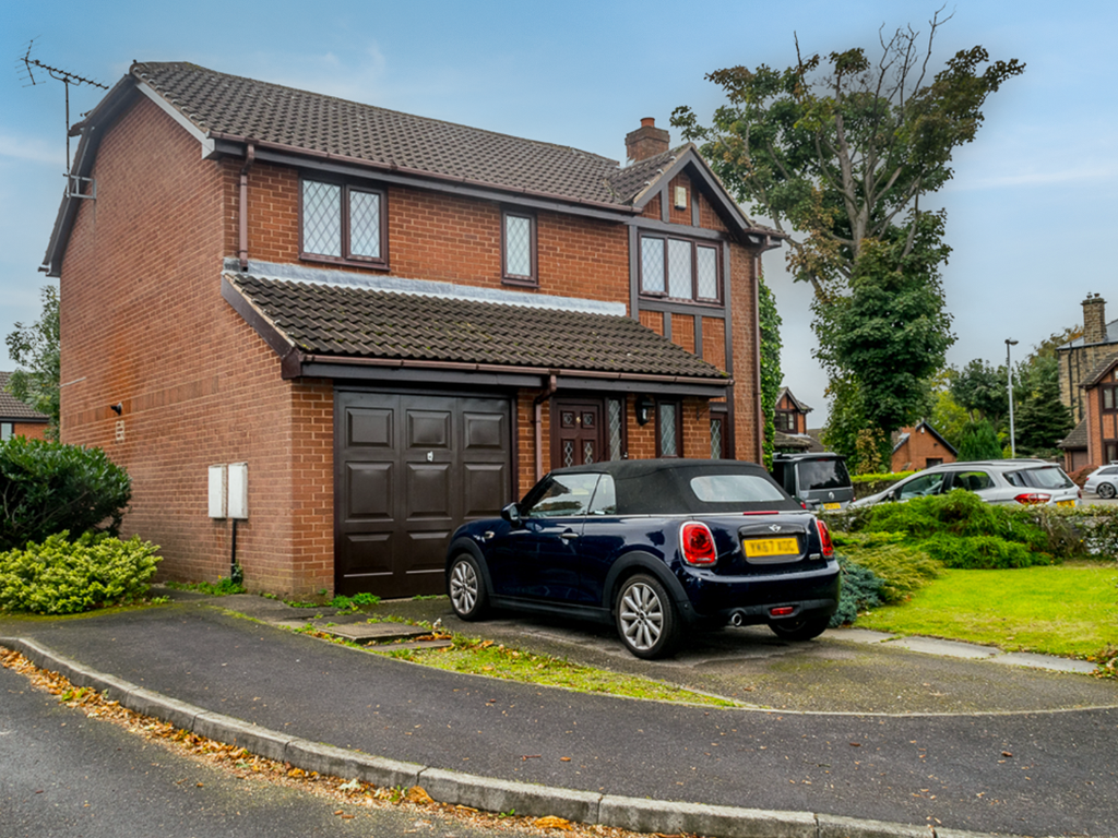 4 bed detached house for sale in Grange Park Close, Morley, Leeds LS27