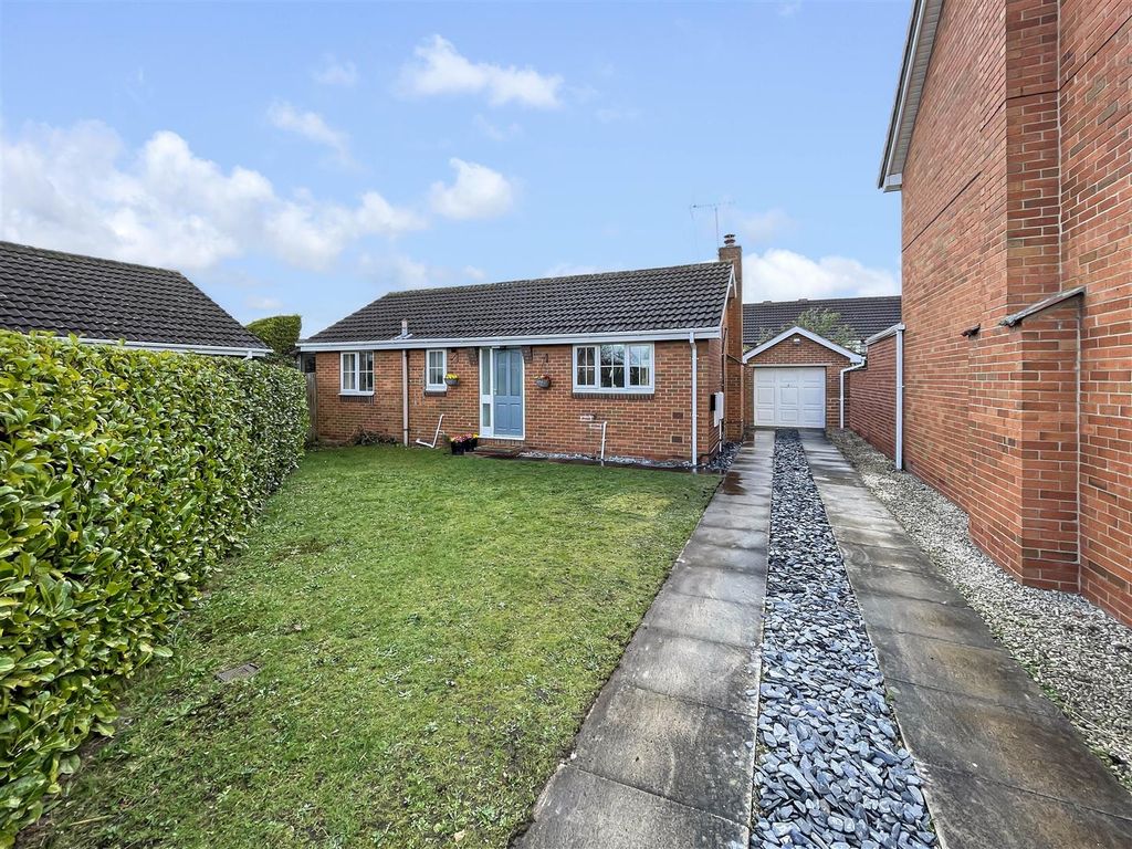 2 bed bungalow for sale in Gleneagles Drive, Doncaster DN4 Zoopla