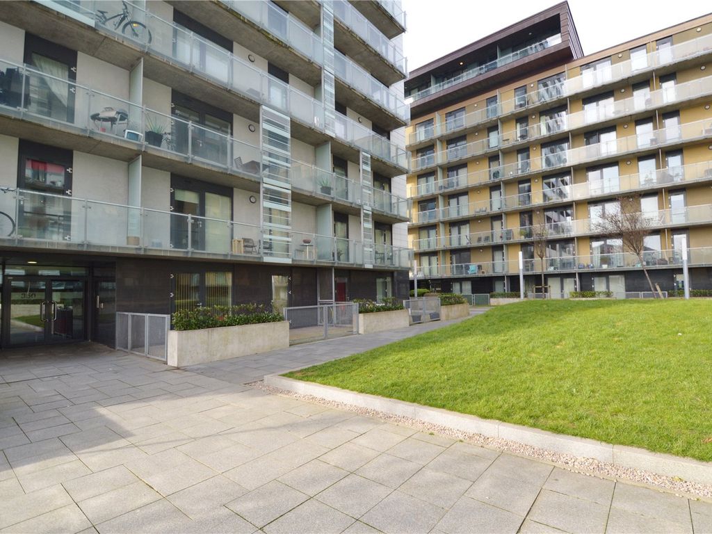 2 bed flat to rent in Meadowside Quay Walk, Glasgow Harbour, Glasgow