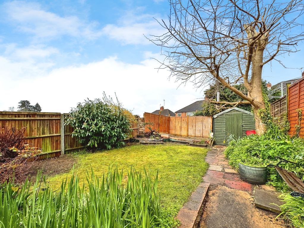 3 bed semidetached house for sale in Rydes Hill Road, Guildford GU2, £