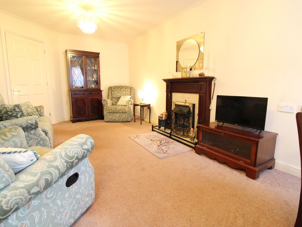 1 bed flat for sale in Goddard Court, Cricklade Street, Swindon SN1