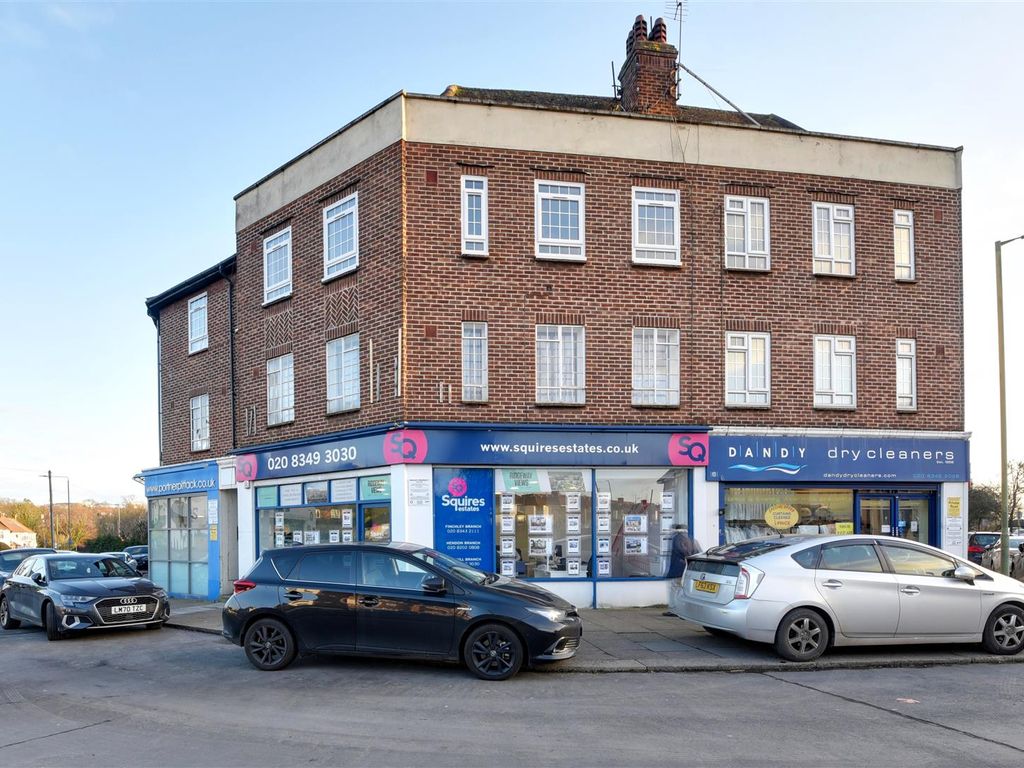 3 bed flat to rent in Flat 16 Thornfield Court, Holders Hill Road, Mill