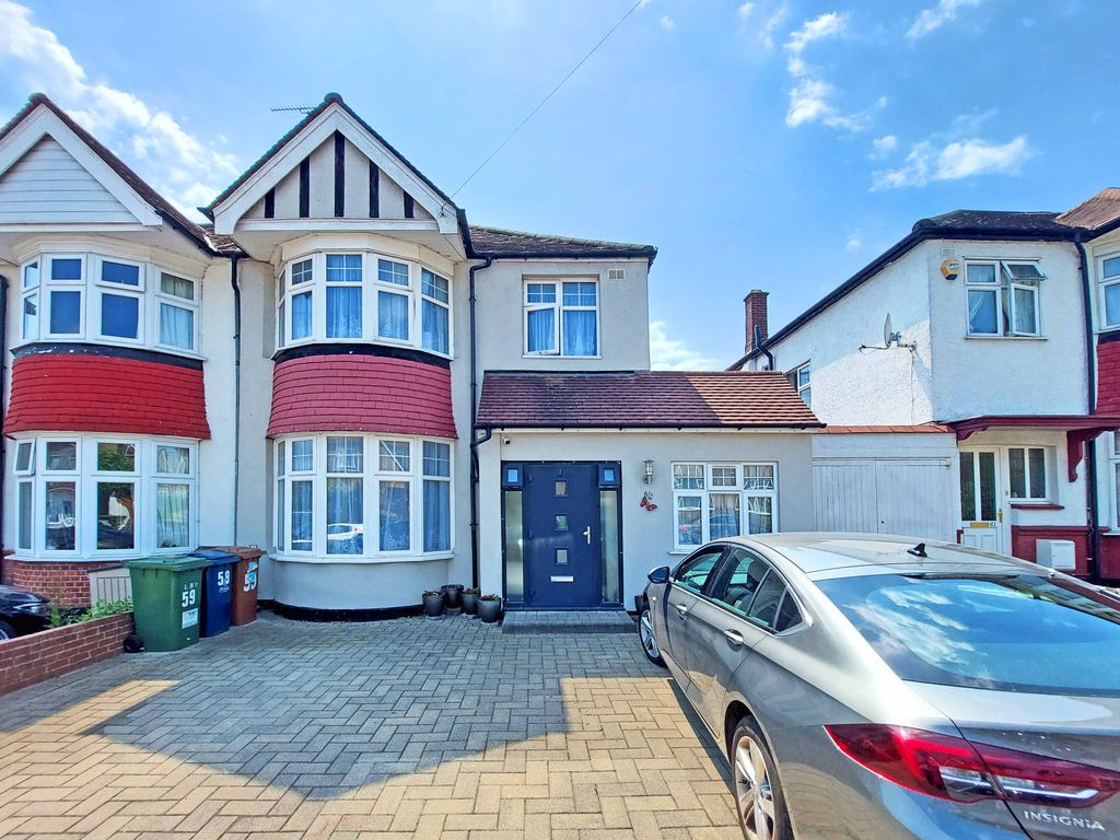 4 bed semidetached house for sale in Cambridge Road, North Harrow