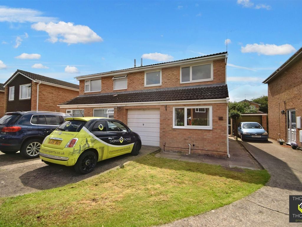 3 bed semidetached house for sale in Saxon Close, Longlevens