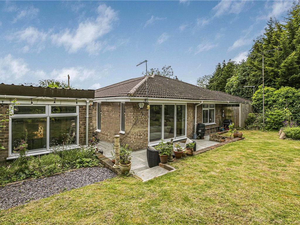 2 bed bungalow for sale in Mardley Avenue, Welwyn, Hertfordshire AL6, £